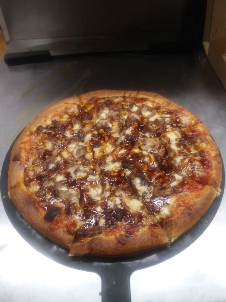 Pizza with Chicken and Barbeque Sauce